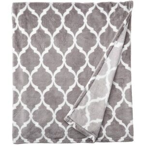 Geometric gray throw blanket: 50”x60”
